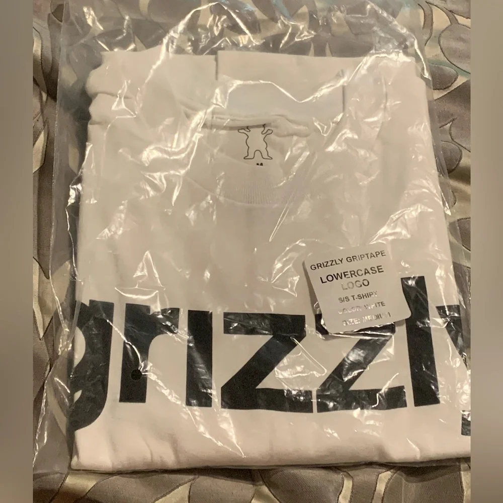 NWT GRIZZLY GRIP TAPE AUTHENTIC MEDIUM WHITE TEE WITH BLACK TYPE LOGO - Picture 2 of 6